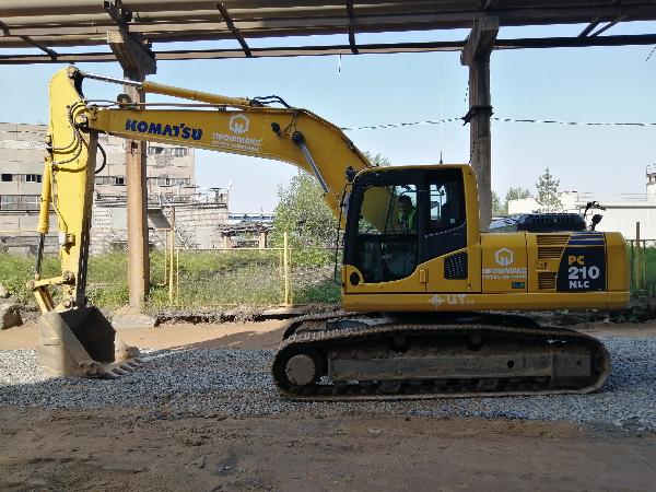 Гусеничный экскаватор KOMATSU РС-210, объём ковша 1 м³